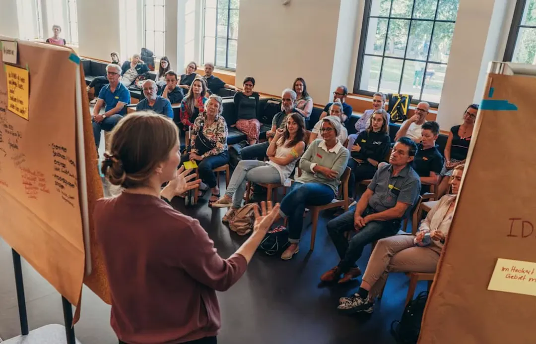 Anna Hoffmeister bei der Moderation eines Workshops